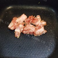 家常菜土豆排骨做法图解7)
