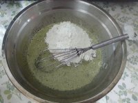 自制黑芝麻戚风蛋糕做法图解4)