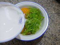 美味的肉丝尖椒鸡蛋饼做法图解7)