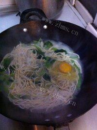 清淡的菠菜手擀面做法图解6)