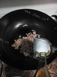 下饭的蒜薹炒肉做法图解4)