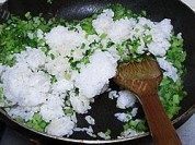 美味的芹菜牛肉炒饭做法图解7)