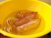 美味的水煮鱿鱼做法图解4)
