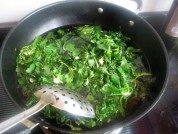 美味的生煎荠菜馄饨做法图解2)