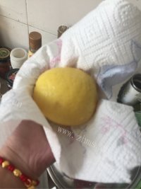 酸甜的柠檬蜂蜜水做法图解3)