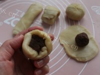 香甜豆沙枣泥菊花酥做法图解10)