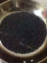 自制黑芝麻花卷做法图解2)