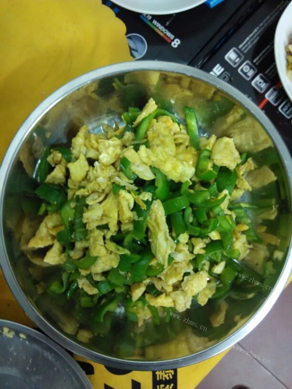 芳香四溢的青椒炒鸡蛋