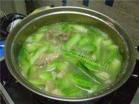 营养丰富的丝瓜肉片汤做法图解5)