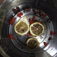 美味佳肴般的柠檬玫瑰花茶做法图解2)