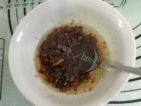 滋补的蒜蓉粉丝蒸扇贝做法图解3)