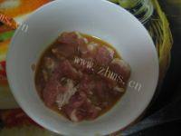 常吃不腻的白菜炒肉做法图解4)