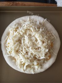 自制黄桃披萨做法图解3)