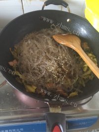 拿手菜酸菜炖粉条猪肉做法图解4)