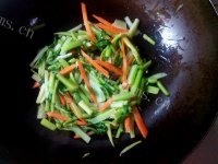 家常菜西芹炒豆皮做法图解4)
