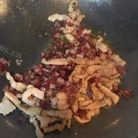 好吃的玉米红萝卜炒饭做法图解5)