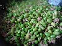 美味毛豆烧肉末做法图解5)