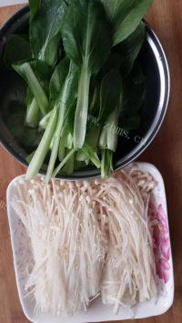 好吃的金针菇炒油菜做法图解3)