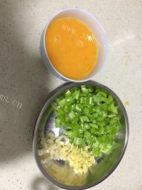 家常菜青椒煎蛋做法图解1)