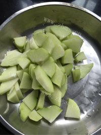 诱人的清炒佛手瓜做法图解3)