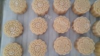 自制广式莲蓉蛋黄月饼做法图解12)