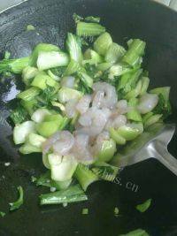 美味的油菜扒虾仁做法图解7)