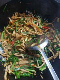 家常菜韭菜炒豆皮
