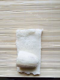 美味的吐司香蕉卷做法图解5)