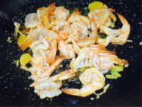 色香味俱全的虾仁炒丝瓜做法图解7)