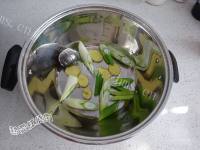 美味红焖带骨羊腿做法图解6)