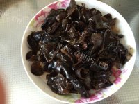 五味俱全的凉拌木耳做法图解5)