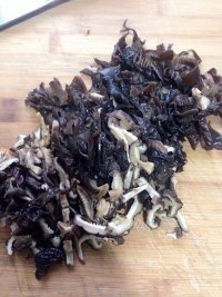 美味的腊肠焖饭做法图解3)
