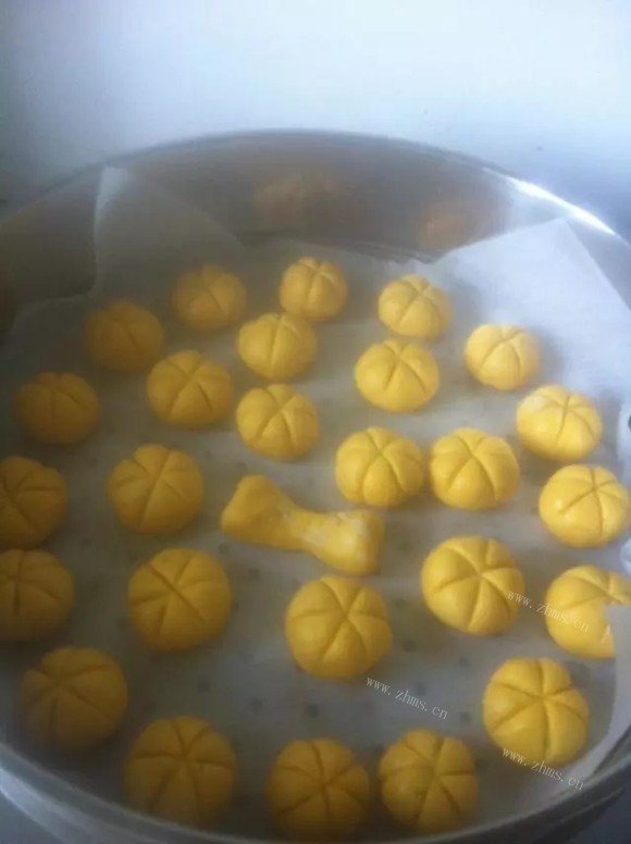 色泽鲜亮的南瓜饼