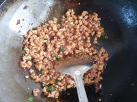 家常菜肉末茄子做法图解7)
