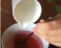 自制彩虹布丁做法图解3)