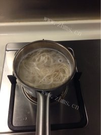 独特的葱油面做法图解4)