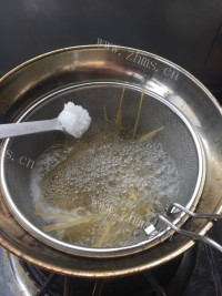 食欲满满的牛肉酱意面做法图解2)
