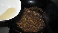 美味的茄子肉丁打卤面做法图解5)