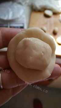 自制酥皮五仁月饼做法图解2)