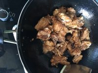 色香味俱全的红烧排骨做法图解4)