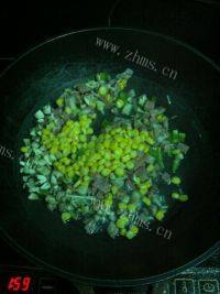 简单的虾仁炒饭做法图解4)