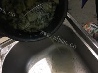 清凉的爽口凉拌黄瓜做法图解5)