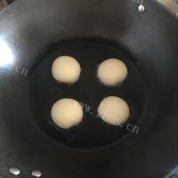 美味营养的炸糖糕做法图解10)