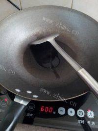 味道不错的青椒炒肉做法图解2)