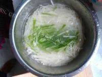 好吃不腻的土豆丝炒肉丝做法图解2)