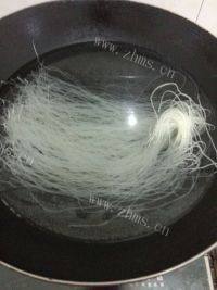 色味极佳的汤粉做法图解2)
