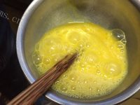 美味的虾皮蛋炒饭做法图解1)