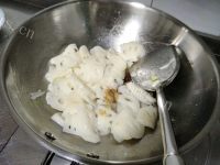 鲜美可口的素炒藕片做法图解4)