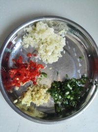美味的蒜香南瓜做法图解4)
