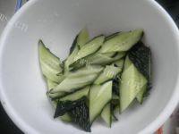 家常菜洋葱炒黄瓜做法图解2)